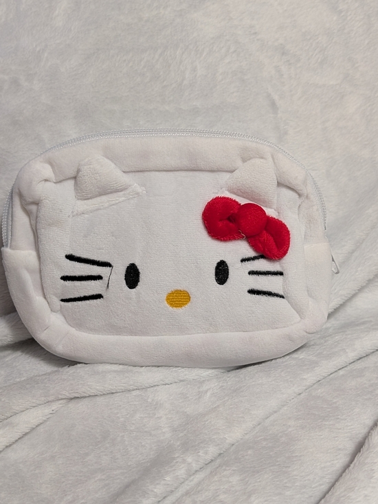 Hello Kitty Handbags - Sanrio Hello Kitty Classic White Plush Pouch